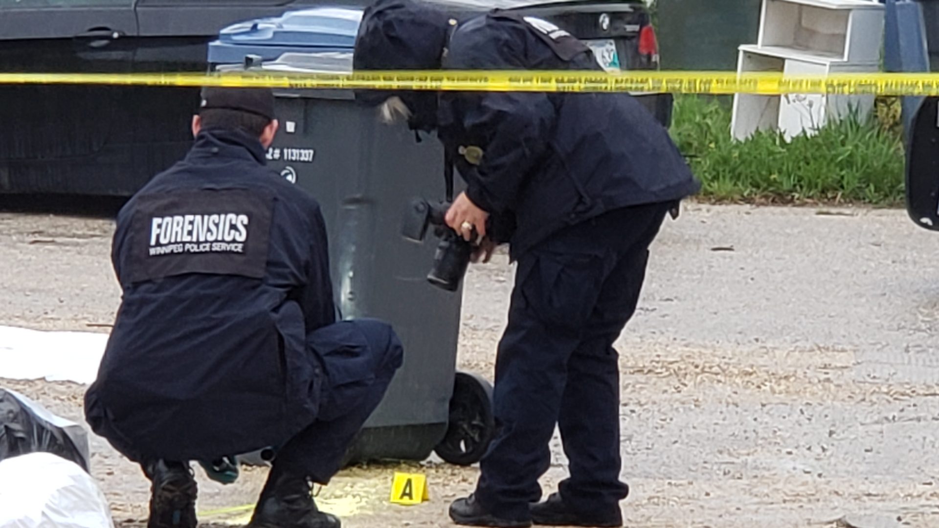 Forensics Unit officers get a closer look at possible evidence during the Greencrest homicide investigation on May 24, 2019 (Keegan Driedger | News 4)