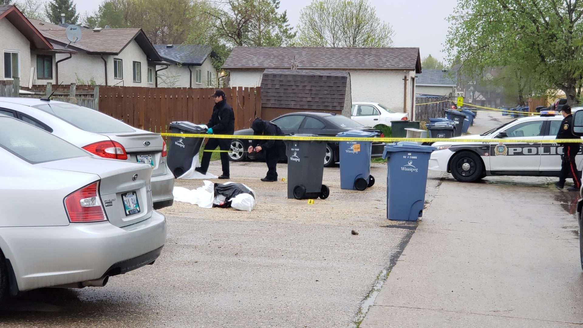 Forensics Unit members gather evidence at the scene of a homicide on Greencrest Avenue on May 24, 2019 (Keegan Driedger | News 4)